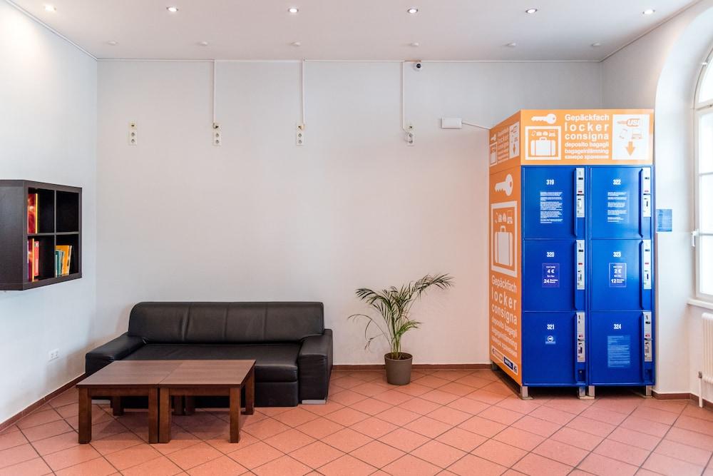 A&o Stadthalle Hostal Viena