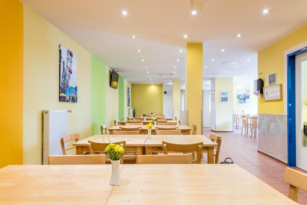 Hostal A&o Stadthalle *